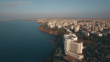 Antalya kıyı şehir silüetinin havadan görünümü, Türkiye