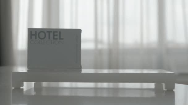 Juego de higiene hotelera de cinco artículos — Vídeo de stock