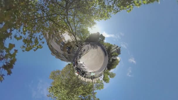 Timelapse van stad in stijl van kleine planeet — Stockvideo