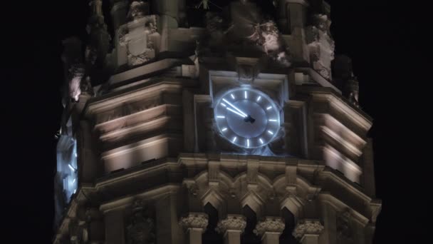 Torre do relógio Cybele Palace à noite. Madrid, Espanha — Vídeo de Stock