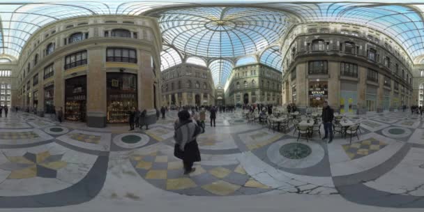 360 VR časové osy návštěvníků v Galleria Umberto I. Neapol, Itálie — Stock video