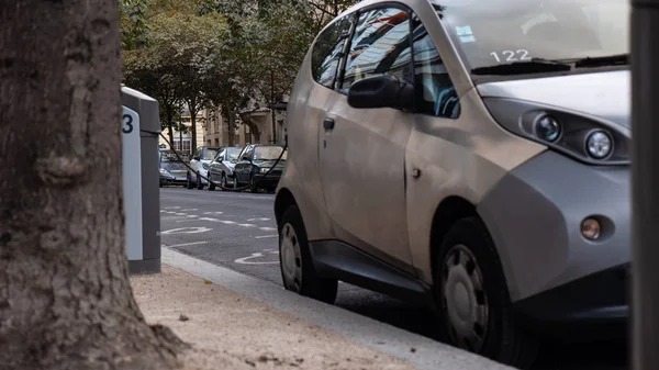 Electrocar を充電する — ストック写真