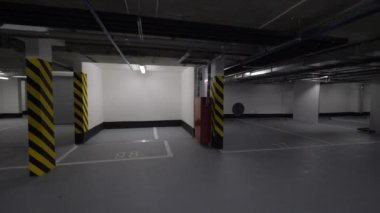 Boş alan dolu yeraltı otoparkı