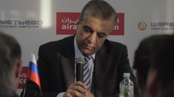 Air Arabija Pressekonferenz auf dem Flughafen Scheremetjewo — Stockvideo