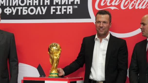 Mistrovství světa ve fotbale je představován Lotharem Matthaus v Moskvě, Rusko 2018 — Stock video