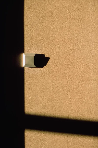 Um interruptor de luz muito solitário — Fotografia de Stock