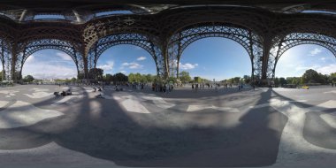 Paris'teki Eyfel Kulesi'nin altından 360 Vr Görünümü, Fransa