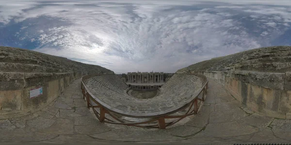 360 VR Roman amphitheatre in Hierapolis, Turkey. Inside view — Stock Photo, Image