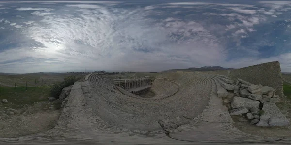 360 VR Escena del anfiteatro en Hierápolis, ciudad antigua turca — Foto de Stock