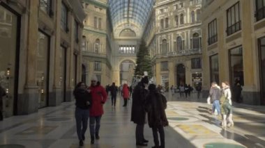 Galleria Umberto I, içeriden manzara. Napoli, İtalya