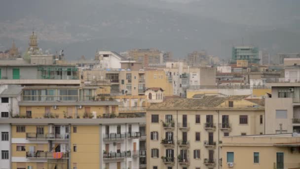 巴勒莫市容，有房子和山丘， 意大利 — 图库视频影像