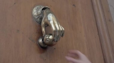 Knock, knock, gümüş el