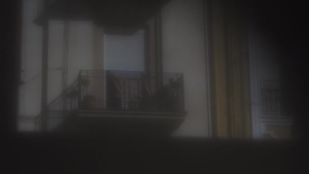 Birbirileri balkon — Stok video