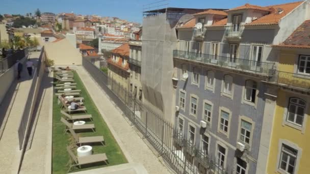 Uitzicht op Lissabon met Santa Justa Lift, Portugal — Stockvideo