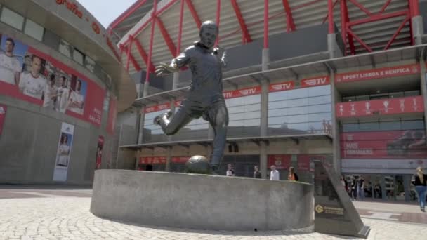 Estadio da Luz con estatua de Eusebio en Lisboa, Portugal — Vídeos de Stock