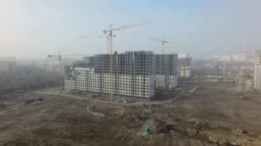 İnşaat aşamasında yüksek katlı apartmanlar ile konut kompleksi, hava