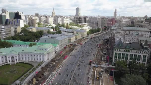 Fahrradparade in der Straße von Moskau, Russland. Luftbild — Stockvideo