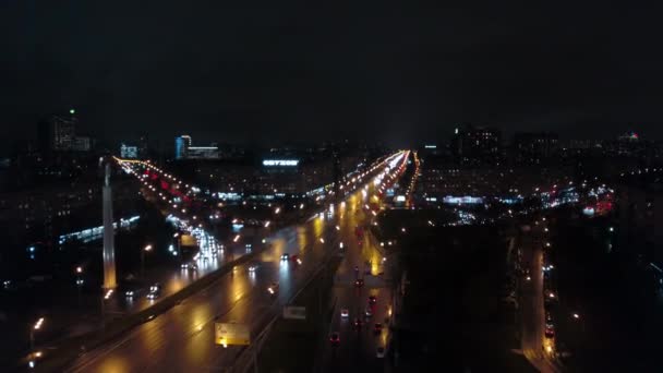 Aerial view of traffic on night roads in Moscow, Russia — Stock Video