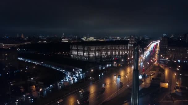 Yuri Gagarin monument i Moskva på natten — Stockvideo