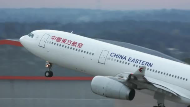 Vuelo de China Eastern Airlines avión — Vídeos de Stock