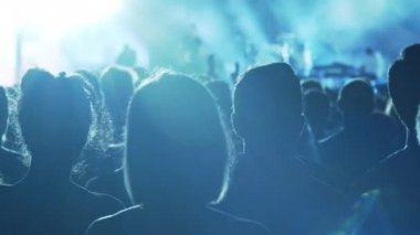 Büyük müzik performansı için alkış