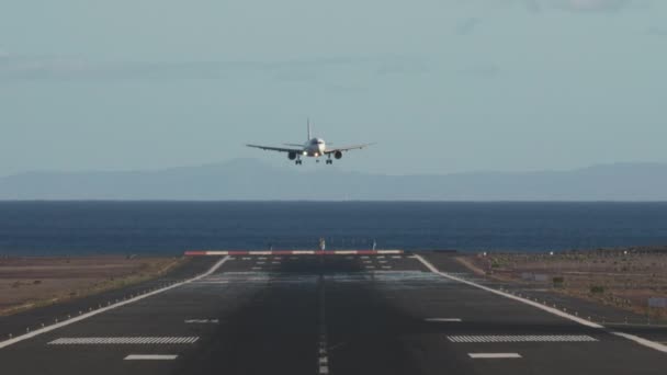 Airplanes traffic on runway at Lanzarote Airport, Canary Islands — Stock Video