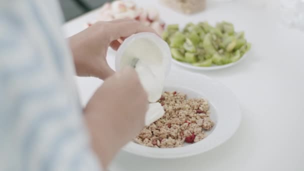 Desayuno saludable y nutritivo — Vídeos de Stock