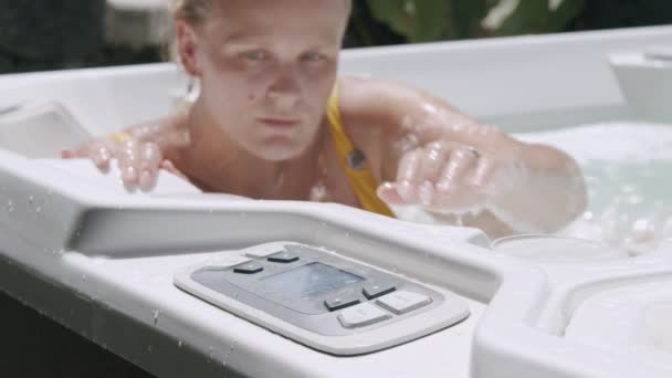 A young woman in jacuzzi — Stock Video