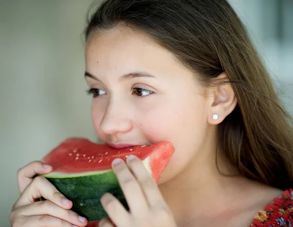Young beautiful girl is eating watermelon. — Stock Photo, Image