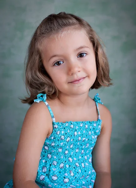 Mooi klein meisje portret — Stockfoto