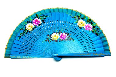 Beyaz bir arka plan üzerinde izole mavi açık el Fan