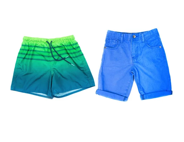 Klassieke blauwe shorts en zwempakken voor zwemmen op een witte achtergrond — Stockfoto