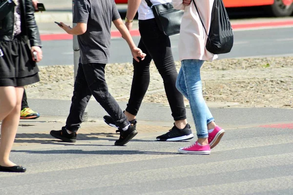 Büyük Şehir Sokak Bulanık Hareket Kesişen Soyut Üzerinde Yürüyen Insanlar — Stok fotoğraf