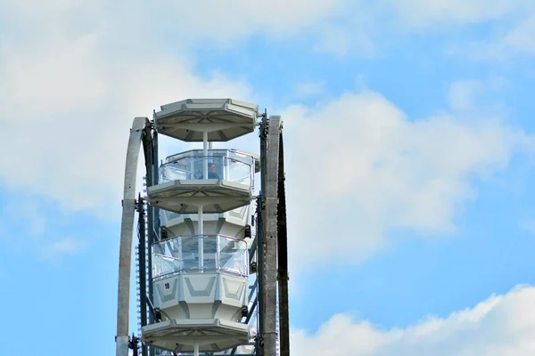 Ferris Wiel Blauwe Lucht — Stockfoto