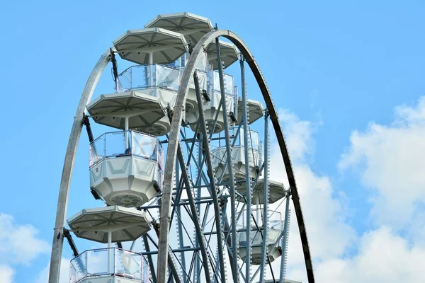 Ruota Panoramica Sopra Cielo Blu — Foto Stock