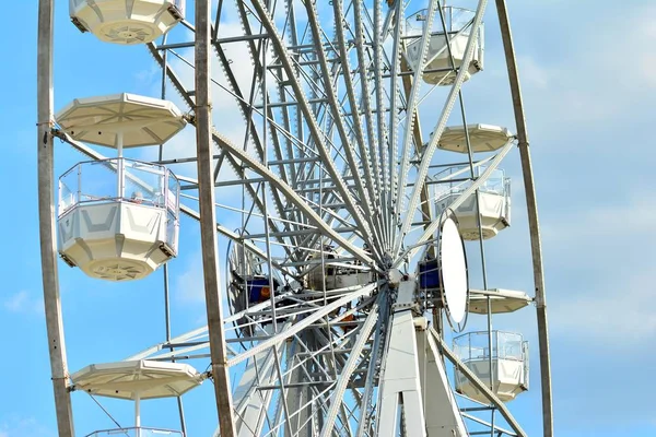 Ferris Rueda Sobre Cielo Azul — Foto de Stock