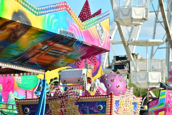 Varşova, Polonya. 21 Mayıs 2018. Atlıkarınca çılgın dans eğlence parkı. Varşova Stegny