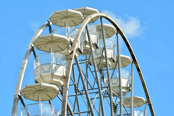 Ferris Rueda Sobre Cielo Azul — Foto de Stock