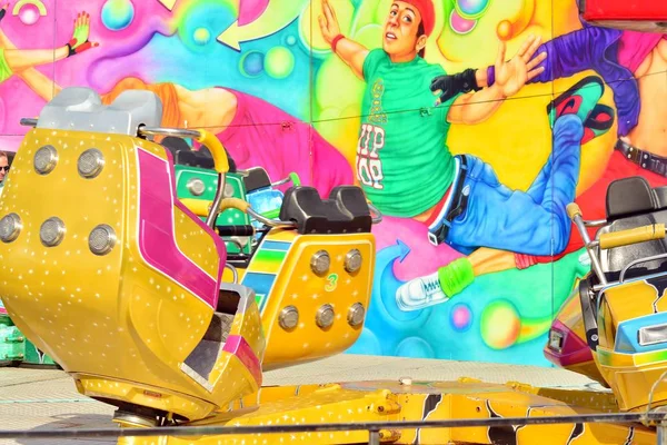 Varşova, Polonya. 21 Mayıs 2018. Atlıkarınca çılgın dans eğlence parkı. Varşova Stegny