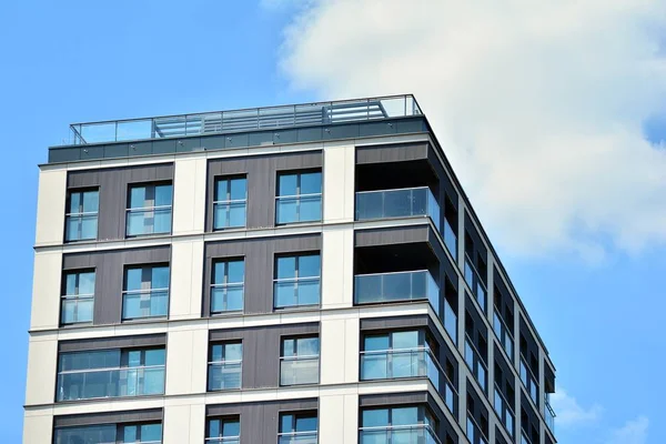 Kentsel arka plan, modern Cam cephe, detay ofis iş Binası