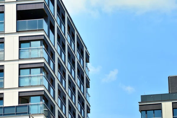 Kentsel arka plan, modern Cam cephe, detay ofis iş Binası