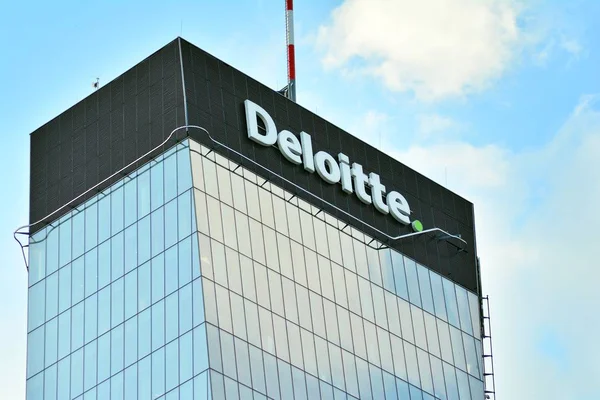 Varsovia Polonia Mayo 2018 Firma Con Deloitte Letrero Empresa Deloitte — Foto de Stock
