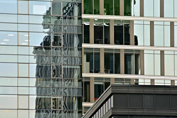 Городской Абстрактный Фон Деталь Современного Стеклянного Фасада Офисное Здание — стоковое фото