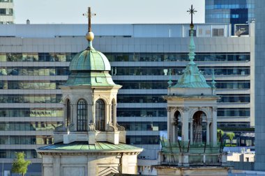 Kentsel arka plan, modern Cam cephe, detay ofis iş Binası