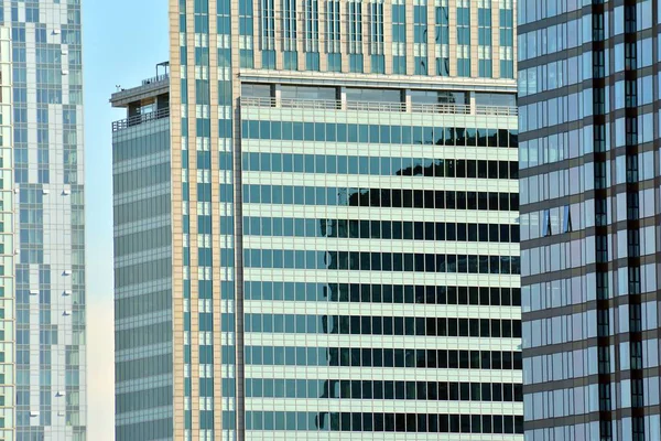 Urban Streszczenie Tło Wszystko Nowoczesną Szklaną Fasadą Biuro Biznes Budynek — Zdjęcie stockowe