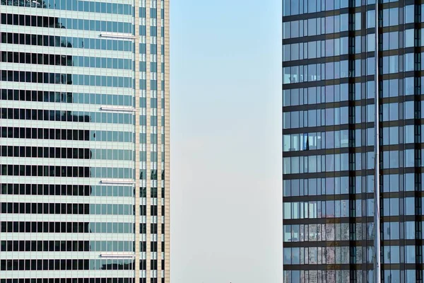 都市の抽象的な背景 モダンなガラス張りの外観の詳細オフィス ビジネスの構築 — ストック写真