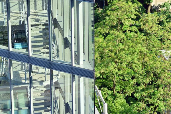 Kentsel arka plan, modern Cam cephe, detay ofis iş Binası