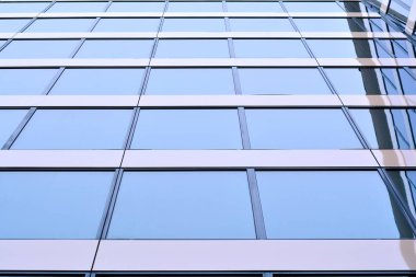 Kentsel arka plan, modern Cam cephe, detay ofis iş Binası