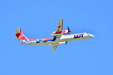 Varşova, Polonya. 28 Mayıs 2018. Yolcu uçak çok - Polonya Havayolları Varşova Chopin Havaalanı Pist uçuyor