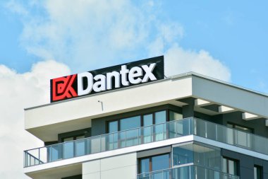 Varşova, Polonya. 23 Mayıs 2018. DANTEX imzalamak. Şirket tabela Dantex.